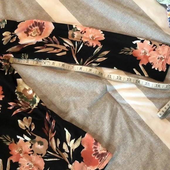 Floral long sleeve top size small - Picture 9 of 10